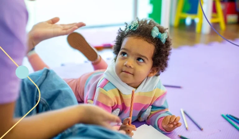 Menina em tratamento para autismo na Genial Care