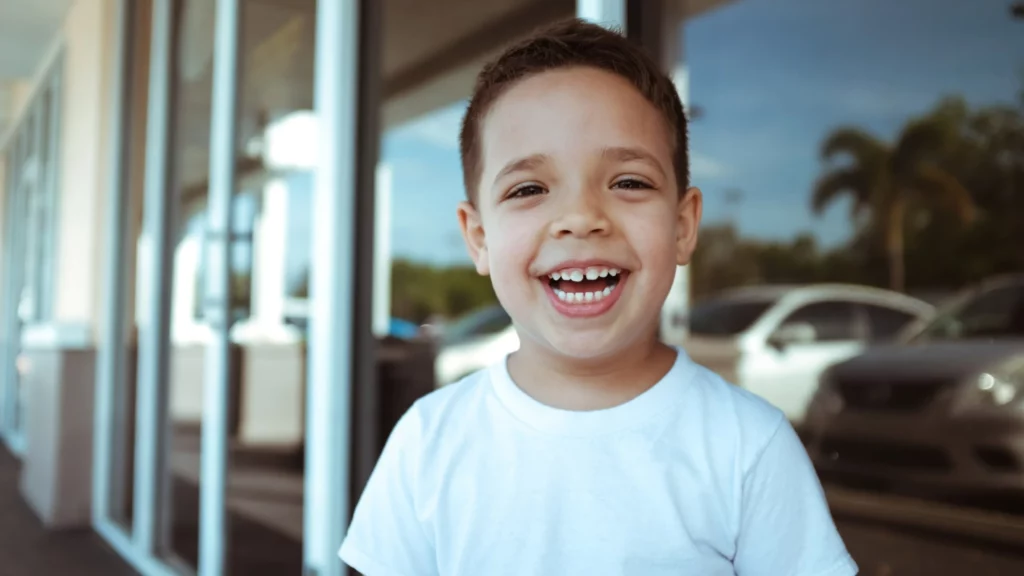 reforçamento positivo: imagem mostra menino sorrindo