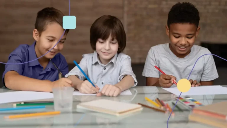 Crianças em projeto de autismo na escola.