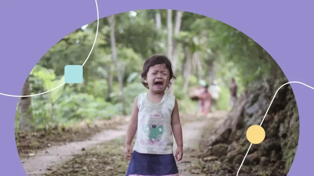 Crises em crianças: criança chorando em uma estrada de terra. Ela simboliza crise de autismo