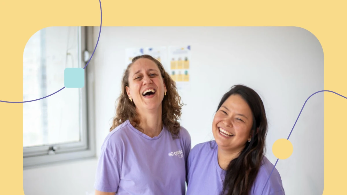 duas mulheres terapeutas da genial care sorrindo