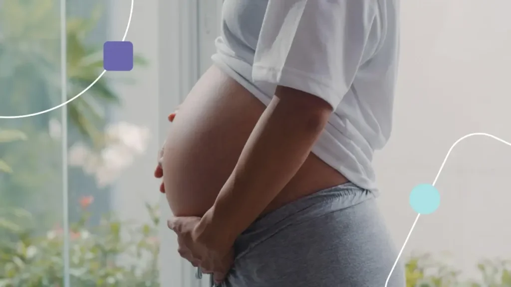 Gestante com dúvidas sobre tomar medicamento paracetamol na gestação.