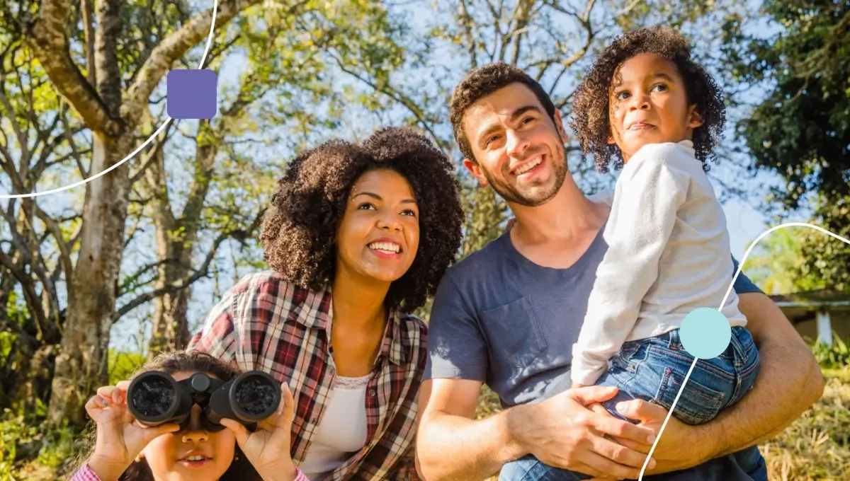 Famílias Atípicas curtindo um dia juntos em um parque.