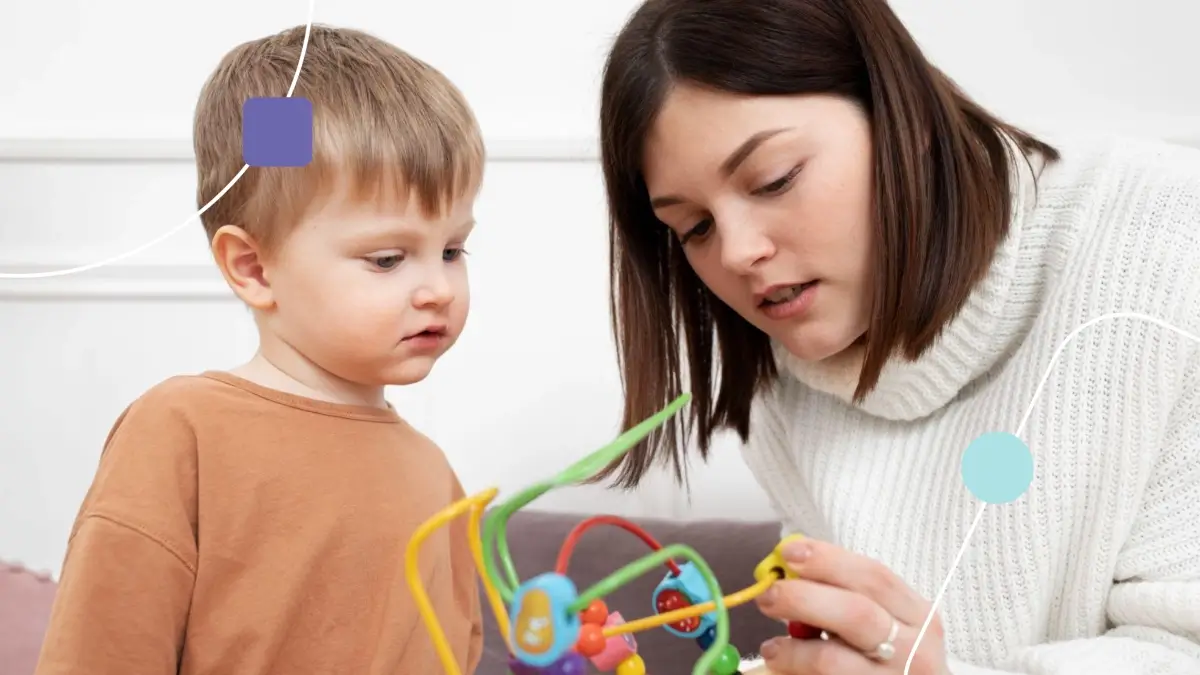 Terapeuta interage com criança autista após entender que nosso Programa de vantagens é benéfico.