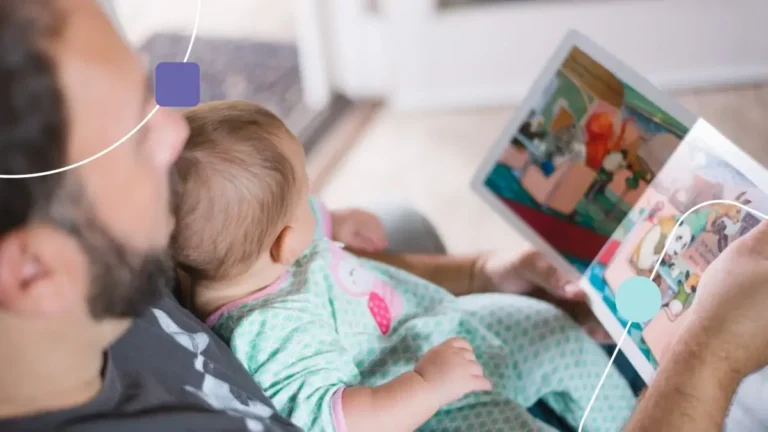 Pai praticando o trainemtn parental com seu filho autista