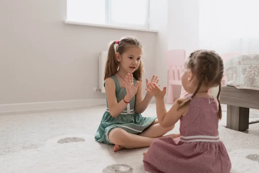 meninas brincando