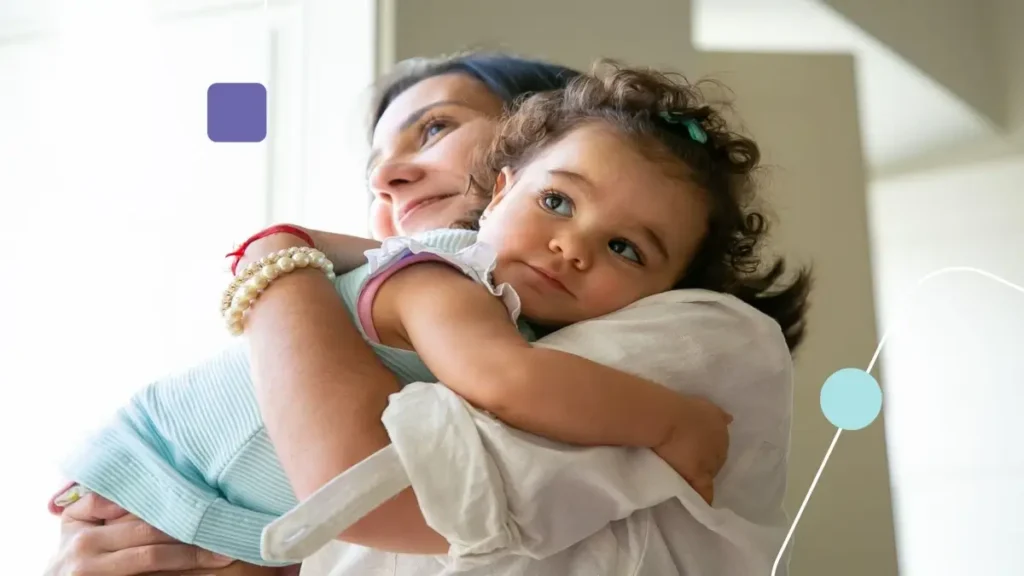 Mãe abraçando filha em 21 de setembro.